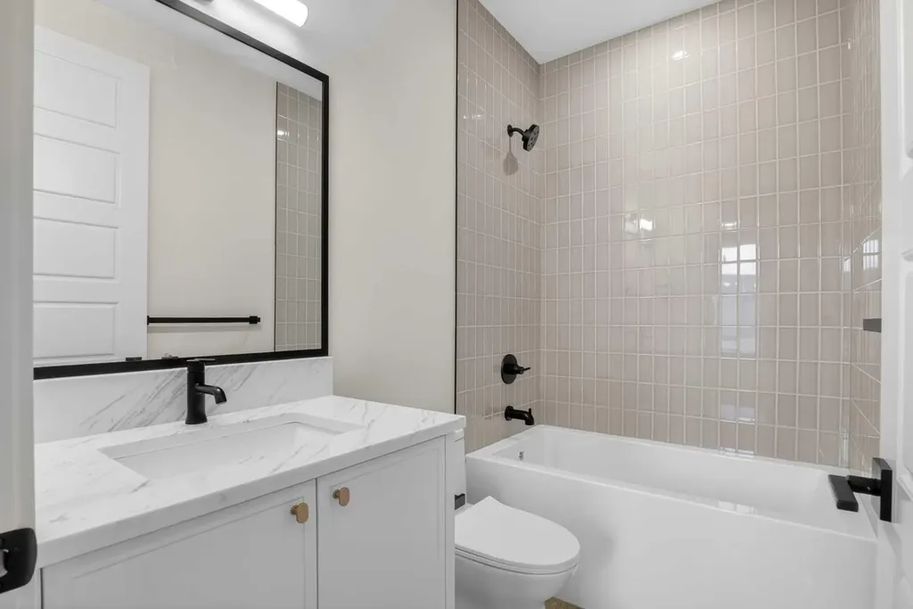 2533 2 Avenue NW Calgary AB T2N 0H7