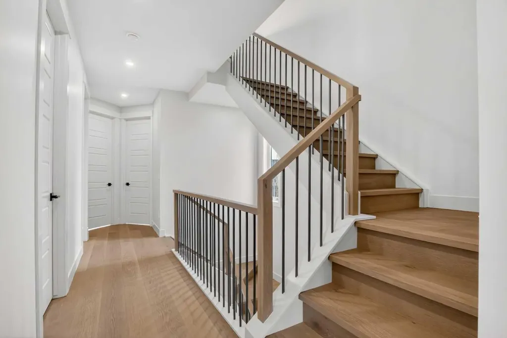 2533 2 Avenue NW Calgary AB T2N 0H7