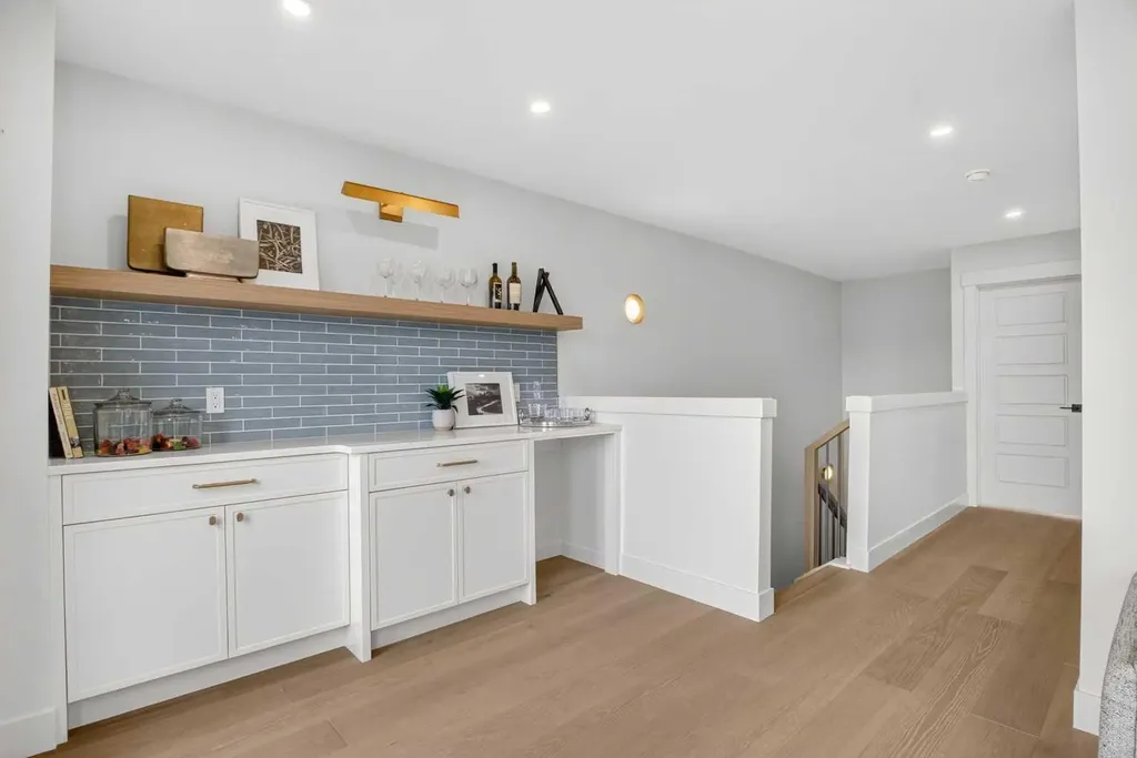 2533 2 Avenue NW Calgary AB T2N 0H7