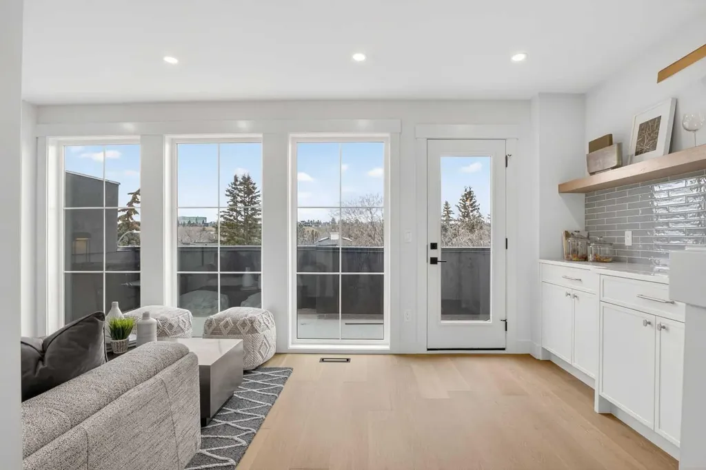 2533 2 Avenue NW Calgary AB T2N 0H7