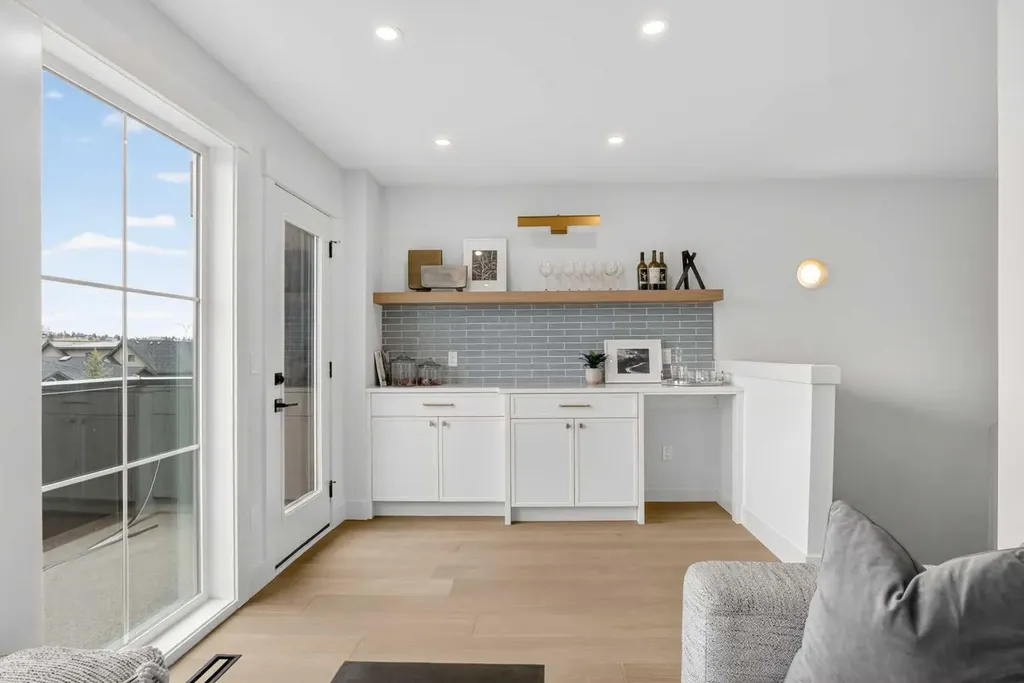 2533 2 Avenue NW Calgary AB T2N 0H7