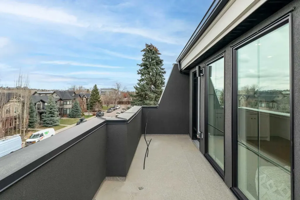 2533 2 Avenue NW Calgary AB T2N 0H7