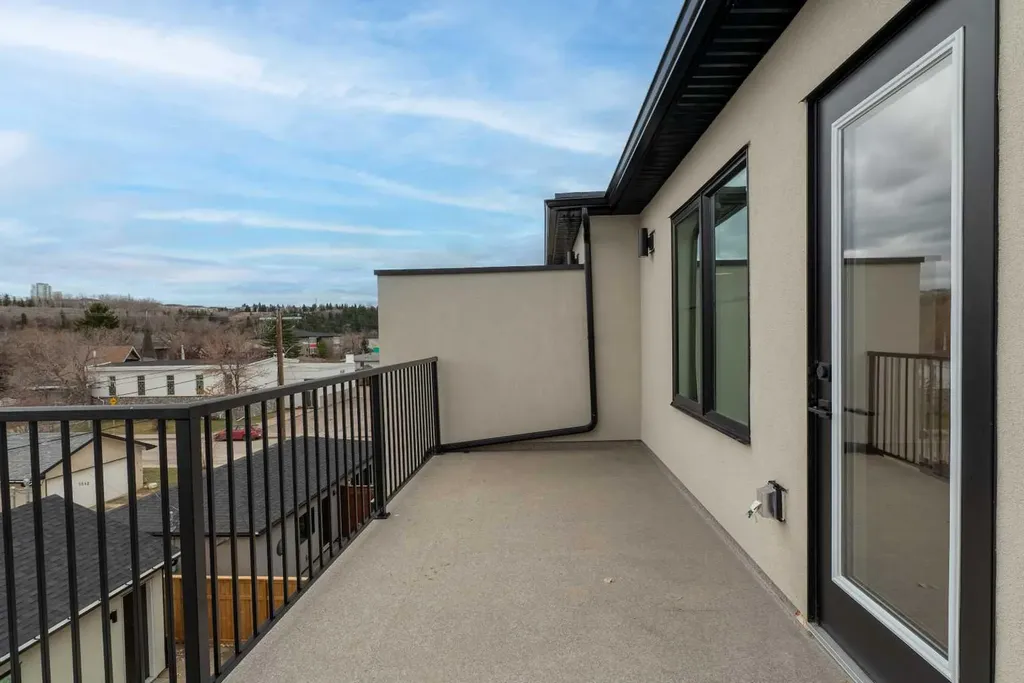 2533 2 Avenue NW Calgary AB T2N 0H7