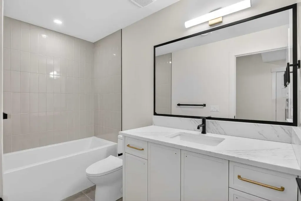 2533 2 Avenue NW Calgary AB T2N 0H7