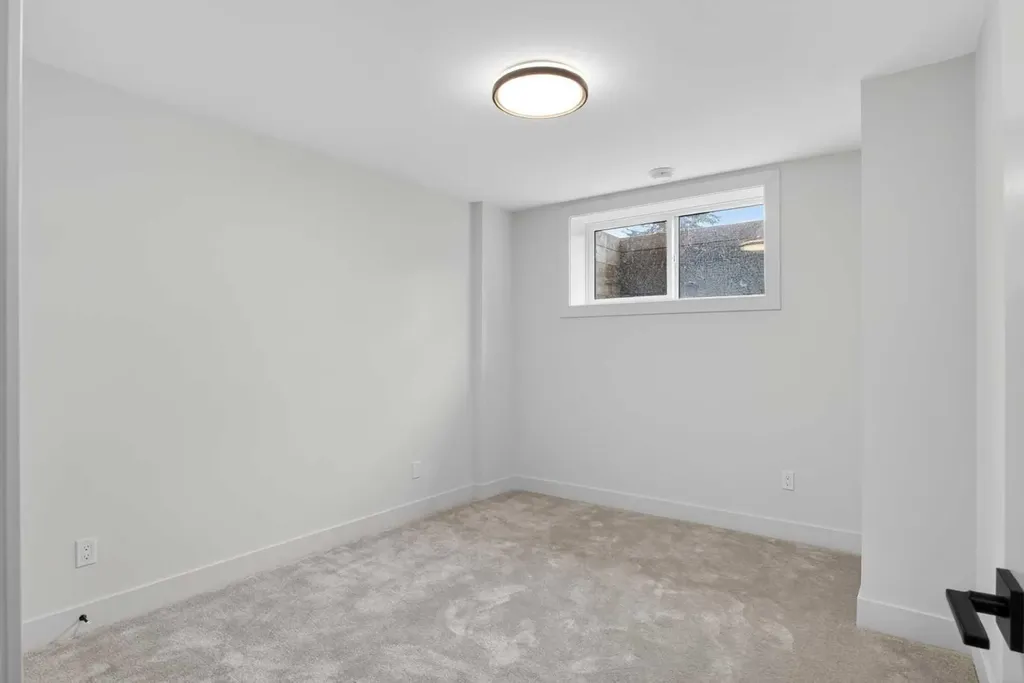 2533 2 Avenue NW Calgary AB T2N 0H7