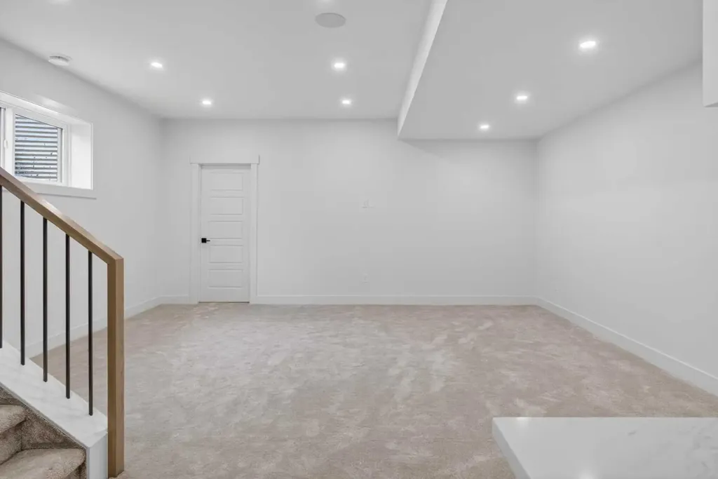 2533 2 Avenue NW Calgary AB T2N 0H7
