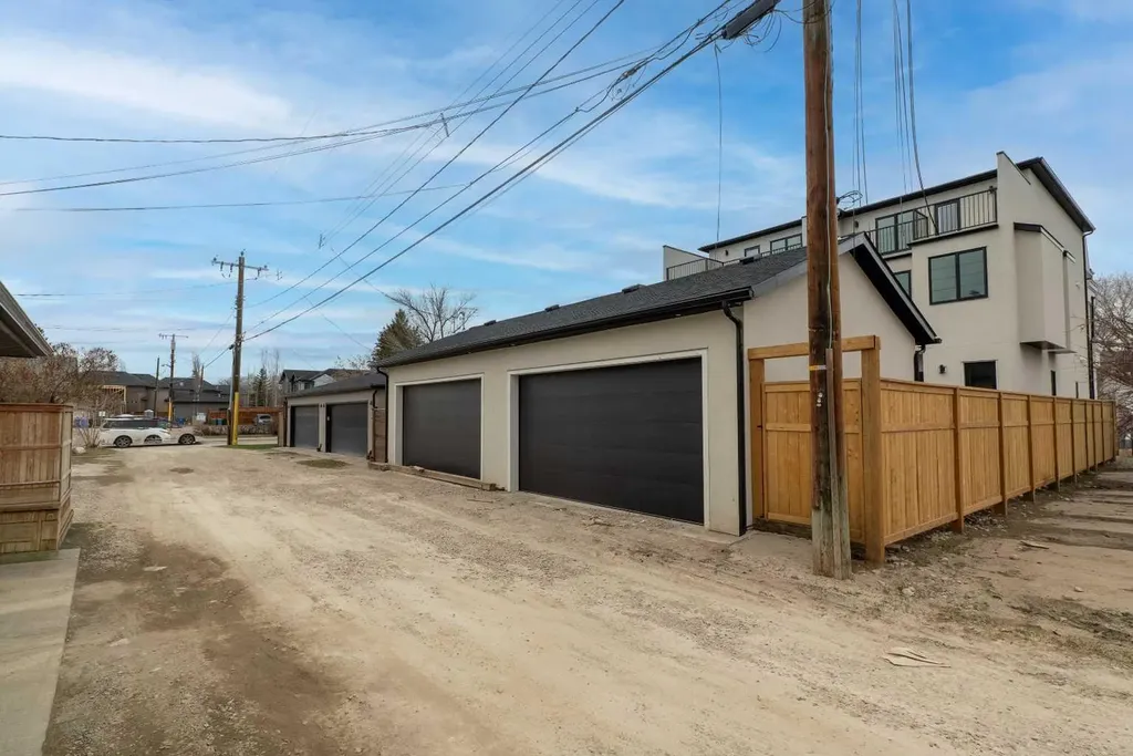 2533 2 Avenue NW Calgary AB T2N 0H7