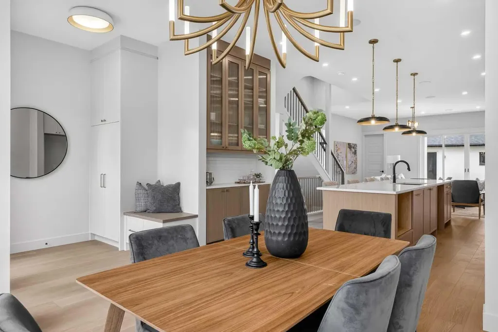 2533 2 Avenue NW Calgary AB T2N 0H7