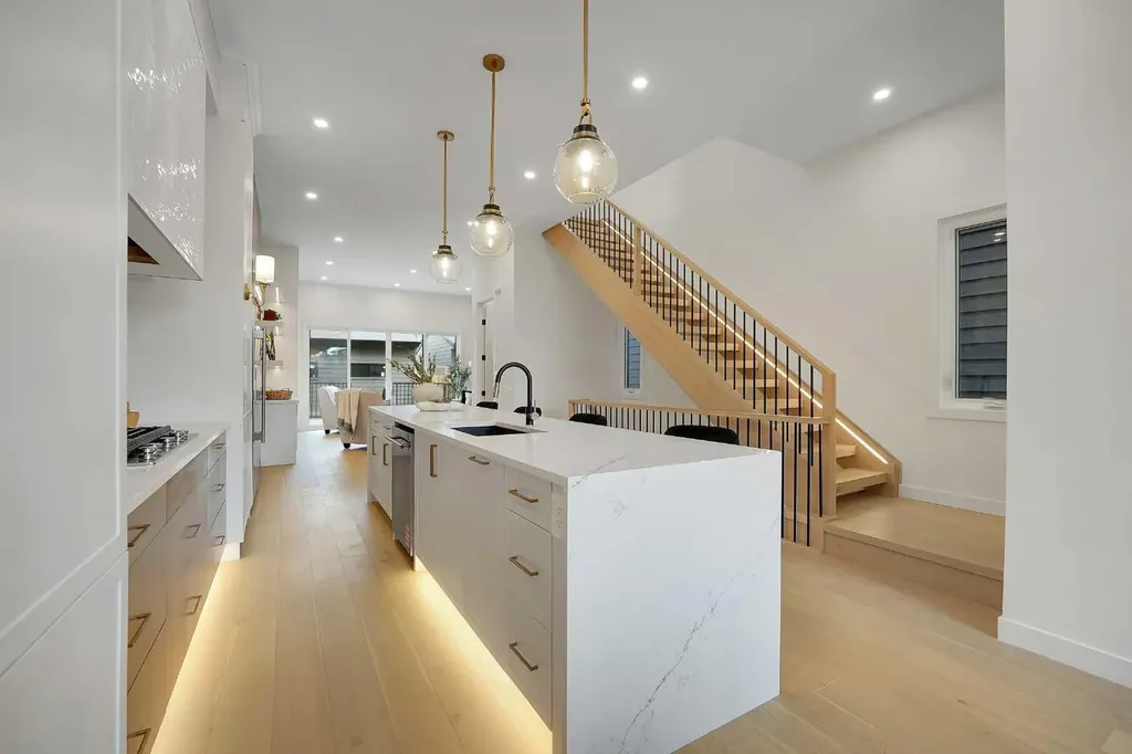 5018 21a Street SW Calgary AB T6T 0B3