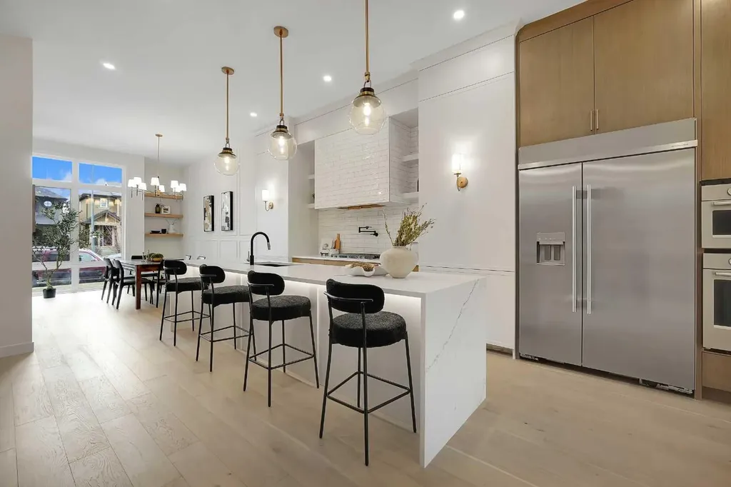 5018 21a Street SW Calgary AB T6T 0B3