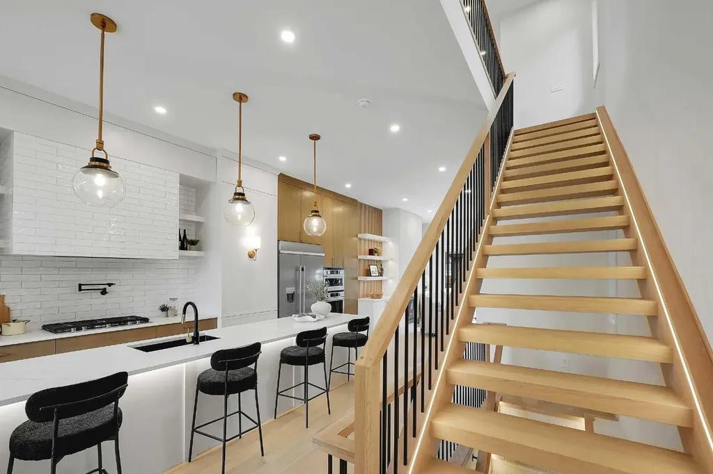 5018 21a Street SW Calgary AB T6T 0B3