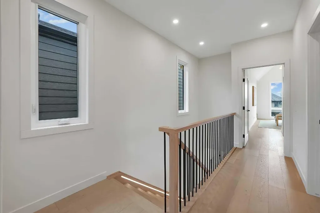 5018 21a Street SW Calgary AB T6T 0B3