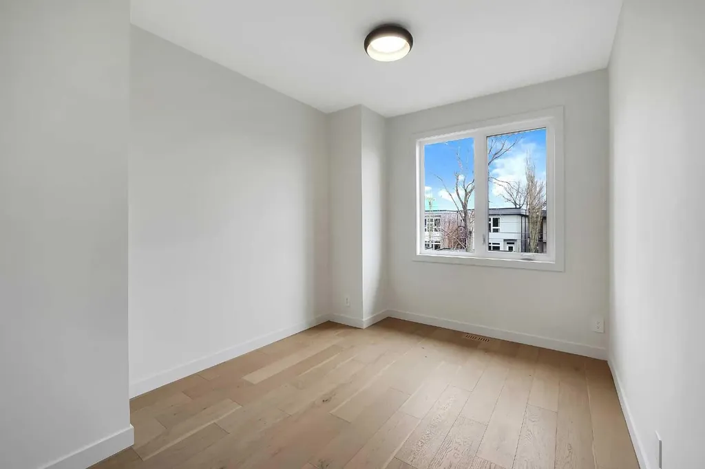 5018 21a Street SW Calgary AB T6T 0B3
