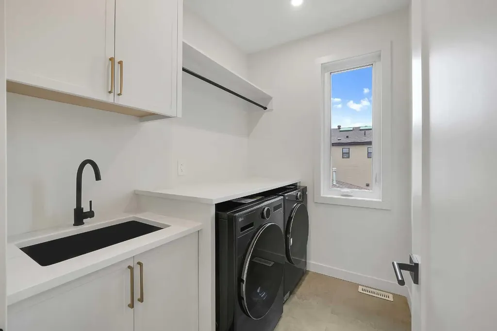 5018 21a Street SW Calgary AB T6T 0B3
