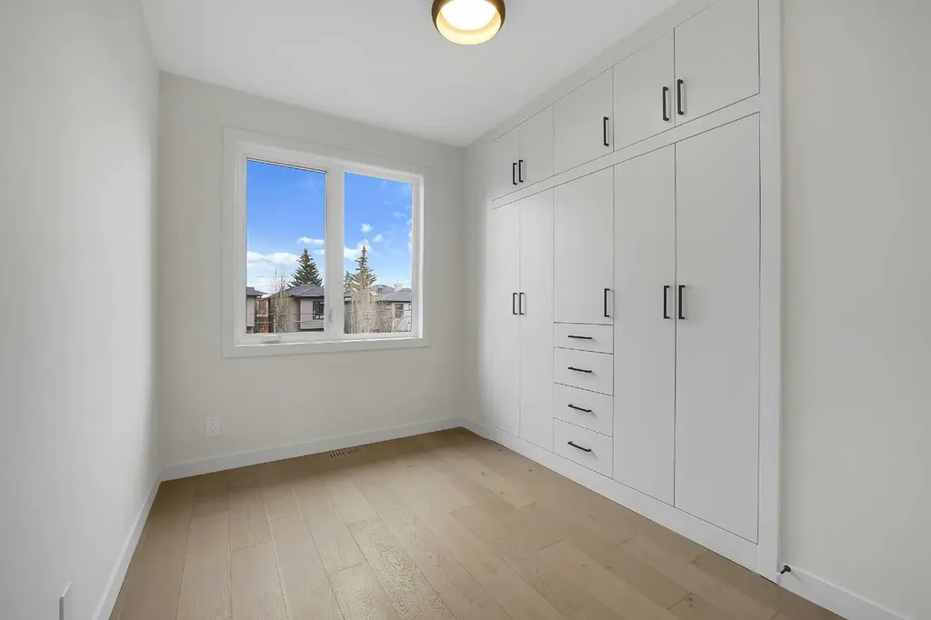 5018 21a Street SW Calgary AB T6T 0B3
