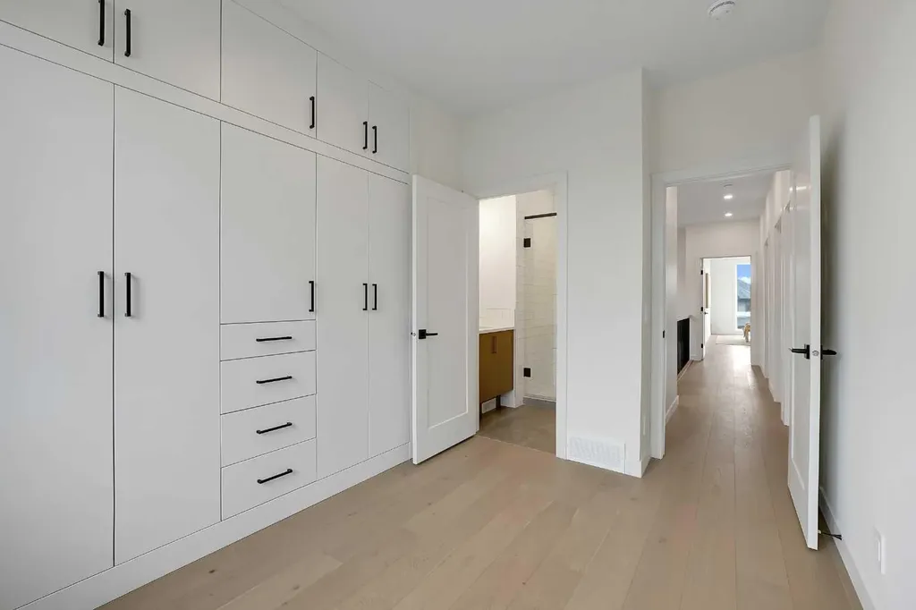 5018 21a Street SW Calgary AB T6T 0B3