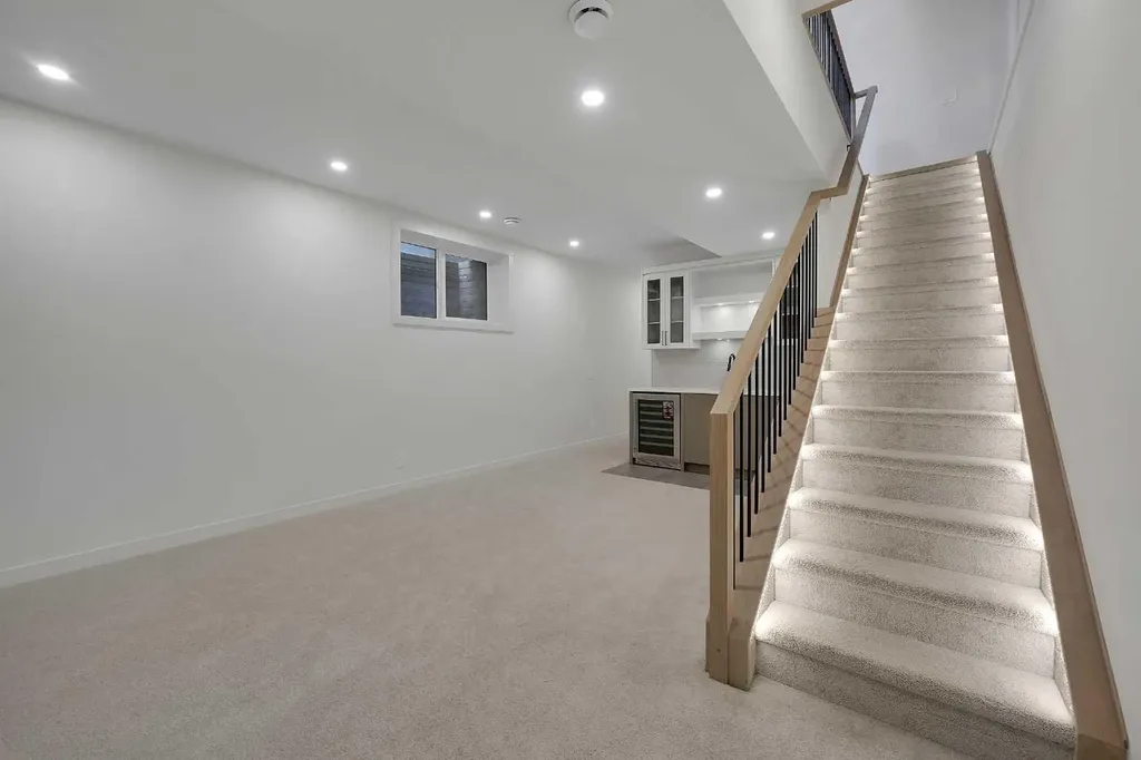 5018 21a Street SW Calgary AB T6T 0B3