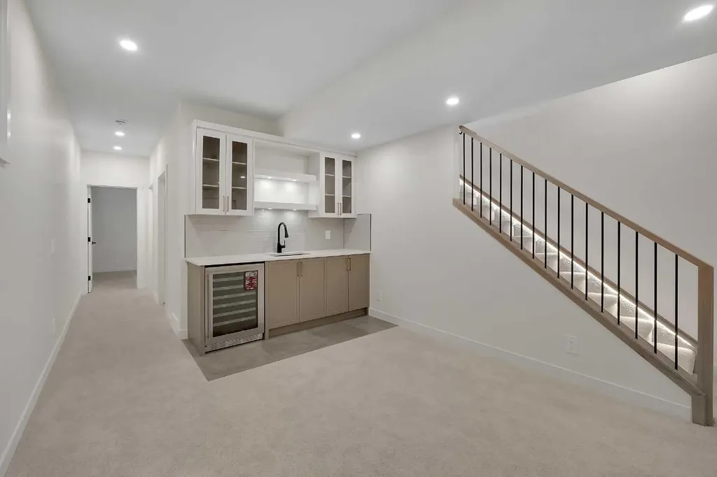 5018 21a Street SW Calgary AB T6T 0B3