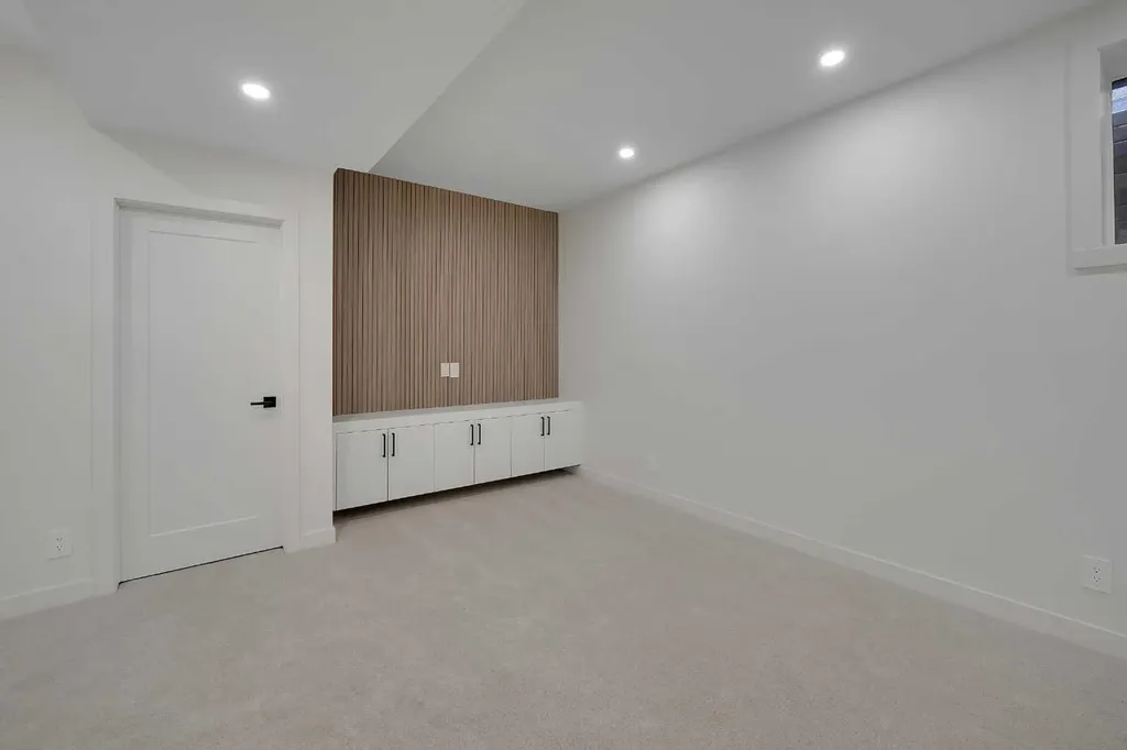 5018 21a Street SW Calgary AB T6T 0B3