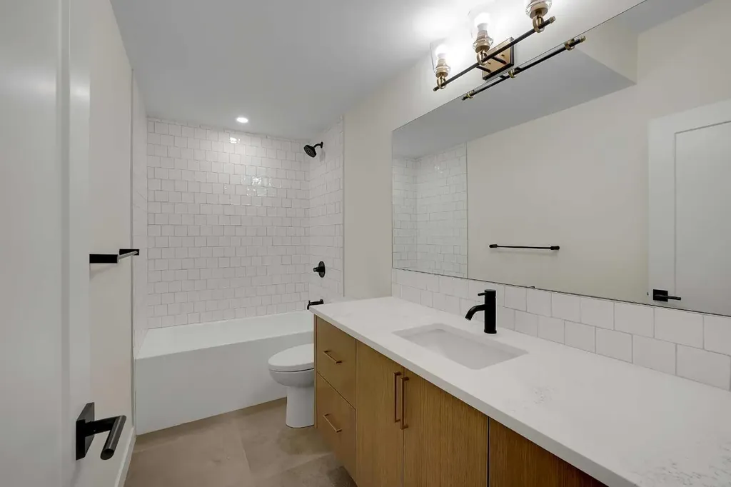 5018 21a Street SW Calgary AB T6T 0B3