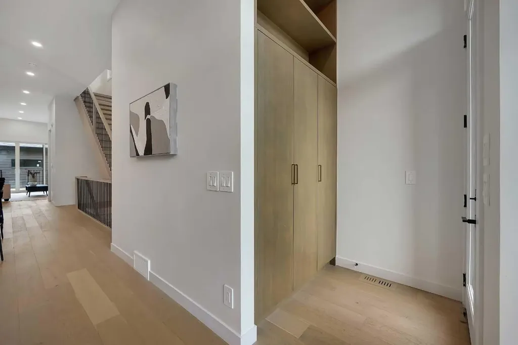 5018 21a Street SW Calgary AB T6T 0B3