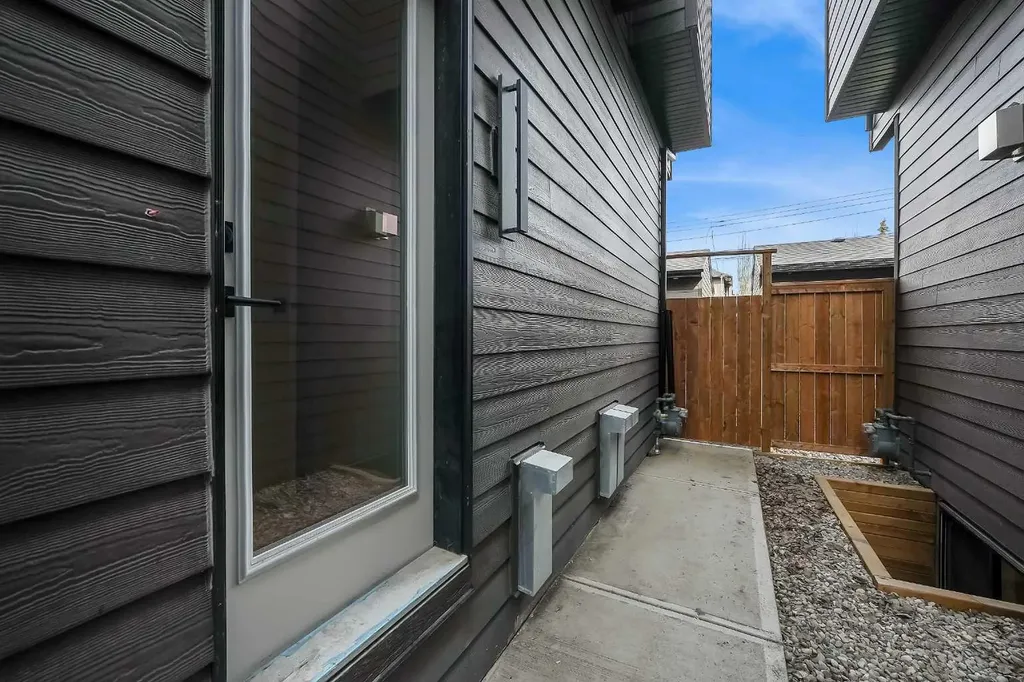 5018 21a Street SW Calgary AB T6T 0B3