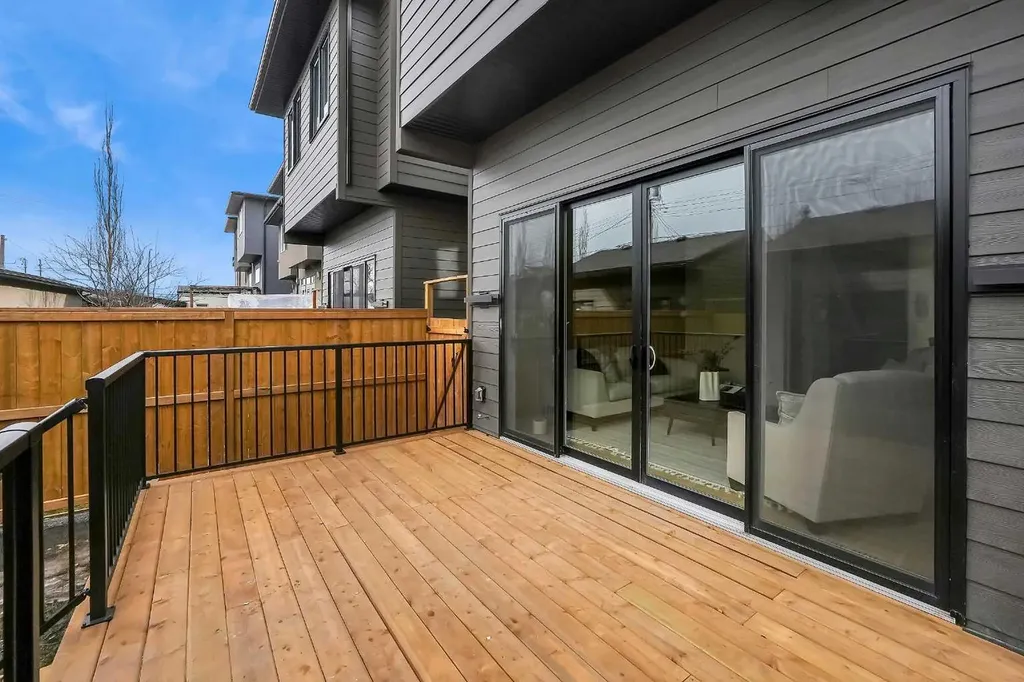 5018 21a Street SW Calgary AB T6T 0B3