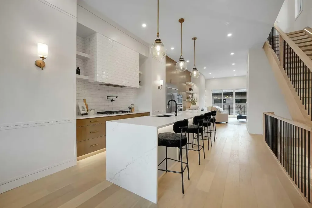 5018 21a Street SW Calgary AB T6T 0B3