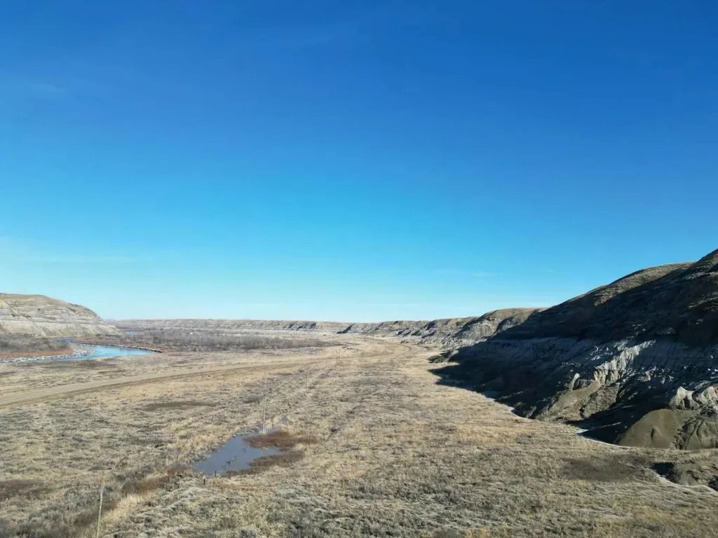 SE 6 28 18 W4 Highway 10 Drumheller AB T0J0Y0