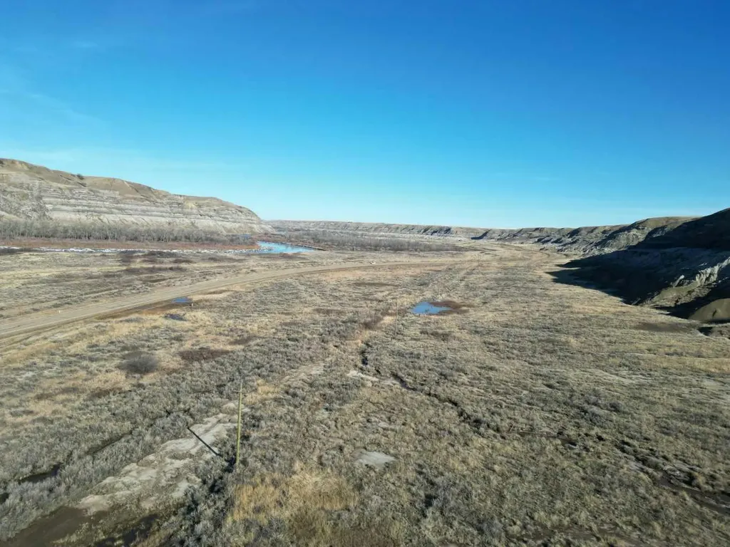 SE 6 28 18 W4 Highway 10 Drumheller AB T0J0Y0