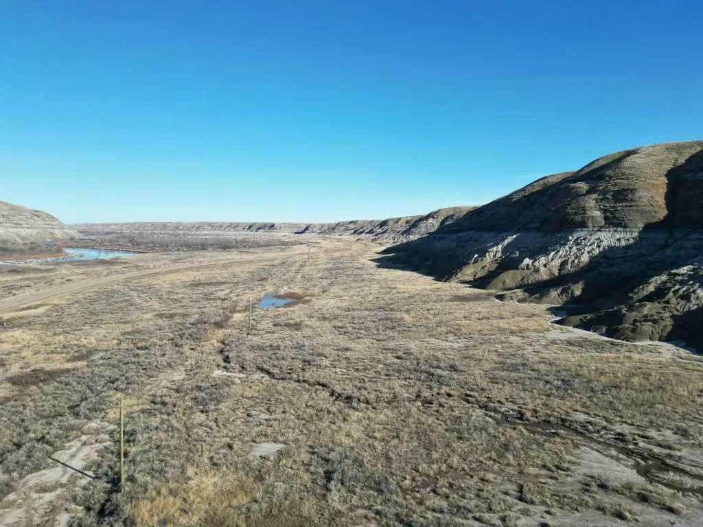 SE 6 28 18 W4 Highway 10 Drumheller AB T0J0Y0