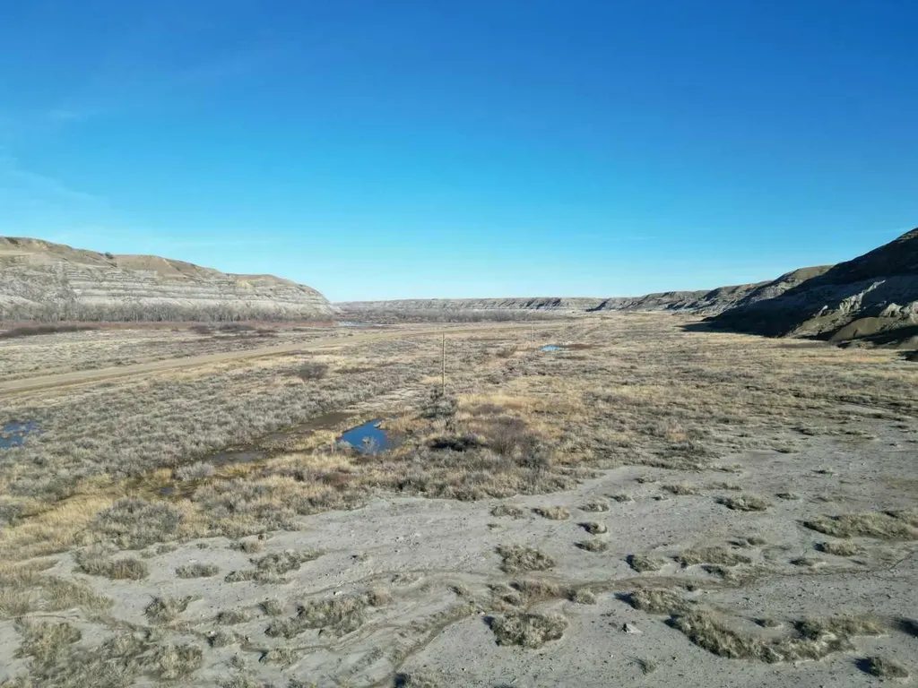 SE 6 28 18 W4 Highway 10 Drumheller AB T0J0Y0