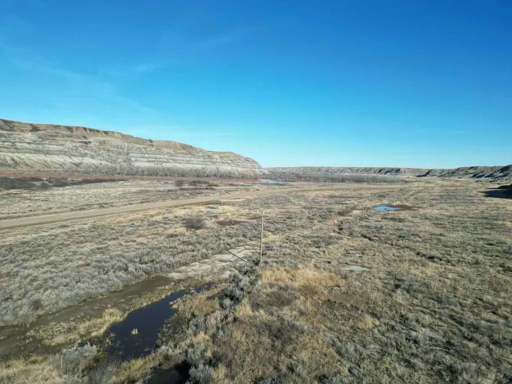 SE 6 28 18 W4 Highway 10 Drumheller AB T0J0Y0