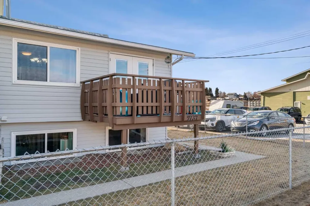 2737 78 Avenue SE Calgary AB T2C 1E8