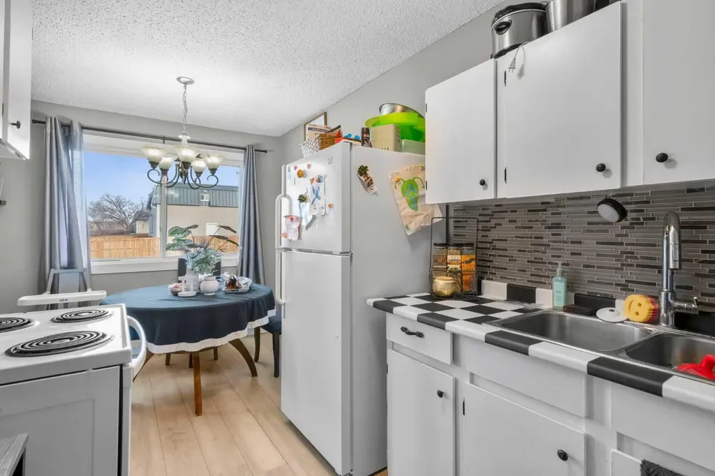 2737 78 Avenue SE Calgary AB T2C 1E8