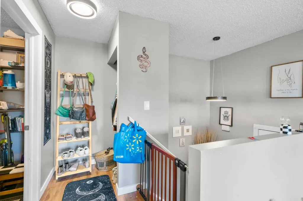 2737 78 Avenue SE Calgary AB T2C 1E8