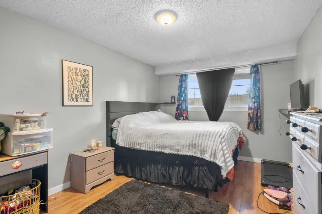 2737 78 Avenue SE Calgary AB T2C 1E8
