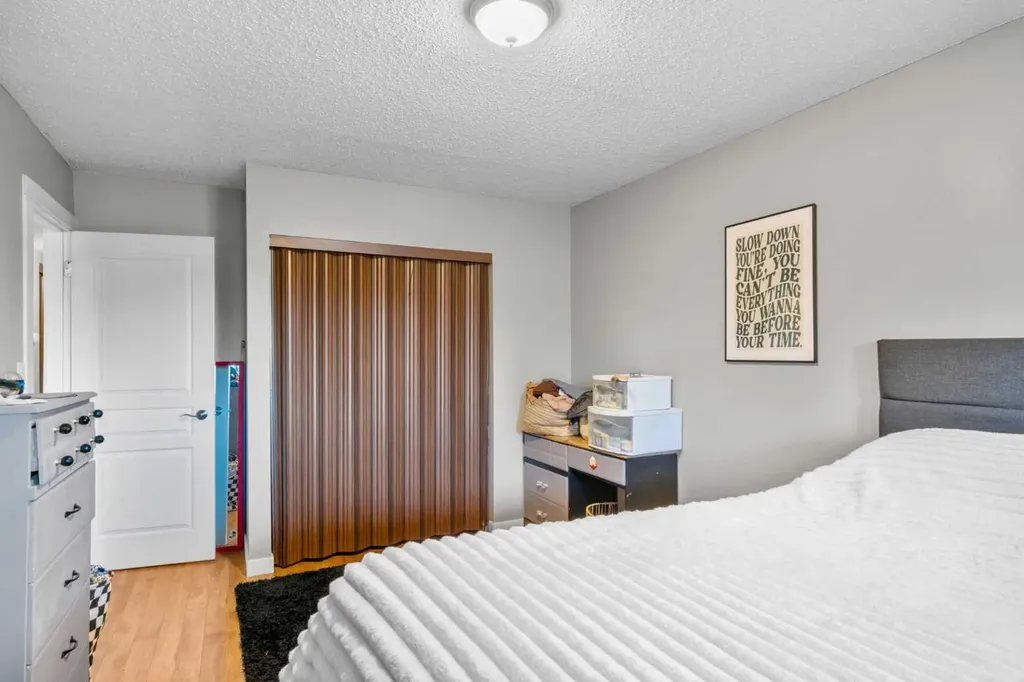 2737 78 Avenue SE Calgary AB T2C 1E8