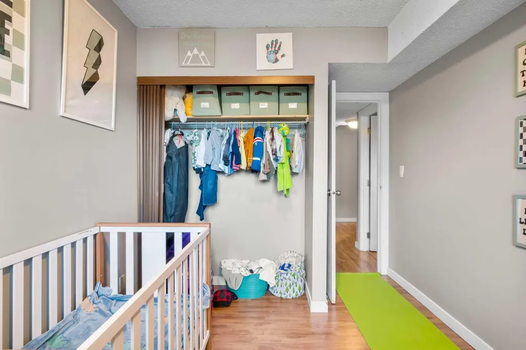 2737 78 Avenue SE Calgary AB T2C 1E8