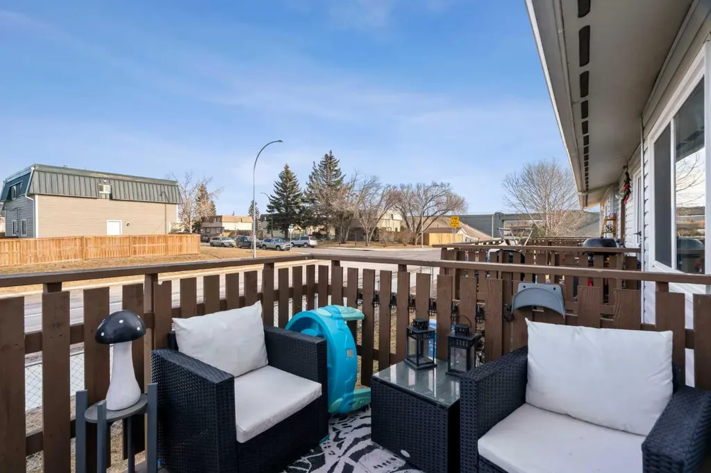 2737 78 Avenue SE Calgary AB T2C 1E8