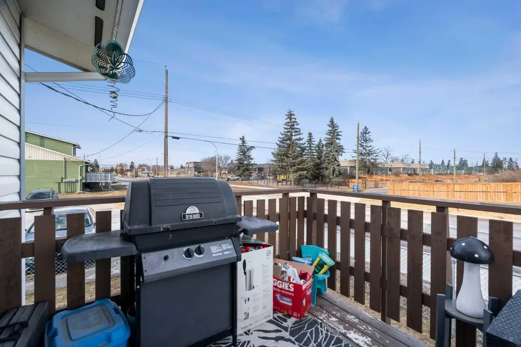 2737 78 Avenue SE Calgary AB T2C 1E8