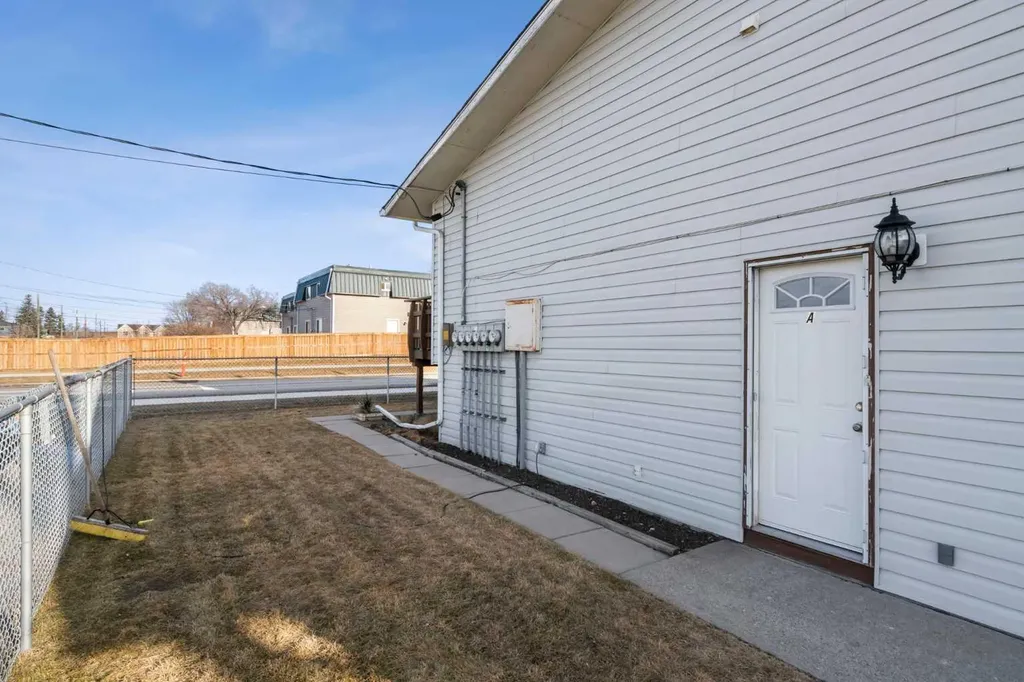 2737 78 Avenue SE Calgary AB T2C 1E8