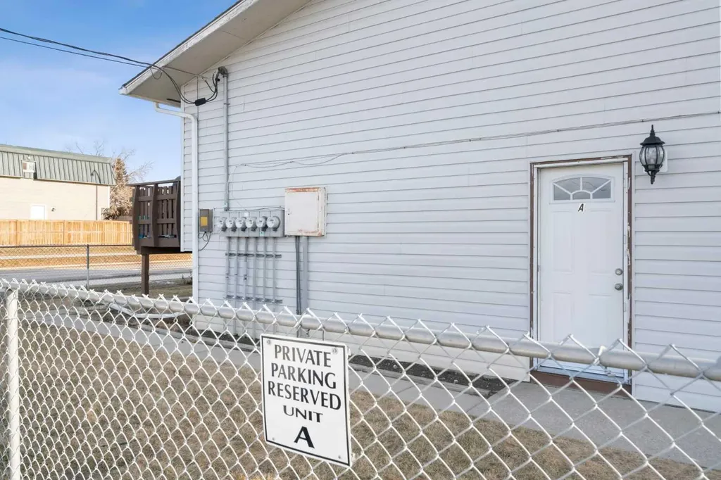 2737 78 Avenue SE Calgary AB T2C 1E8