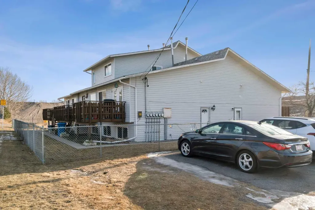2737 78 Avenue SE Calgary AB T2C 1E8