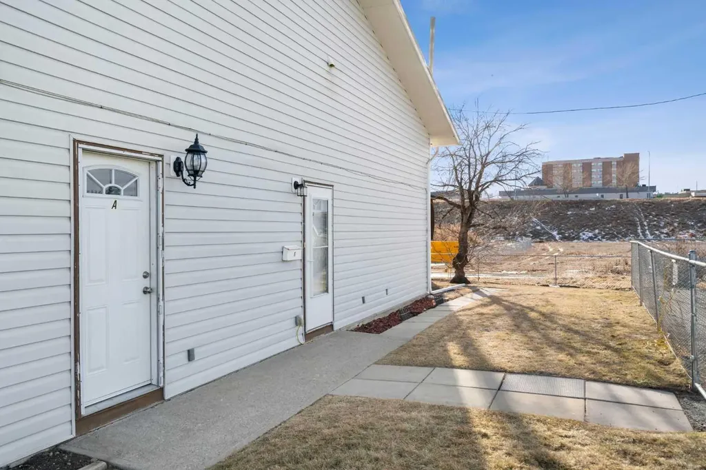 2737 78 Avenue SE Calgary AB T2C 1E8