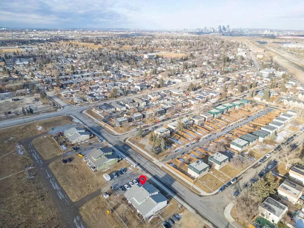 2737 78 Avenue SE Calgary AB T2C 1E8