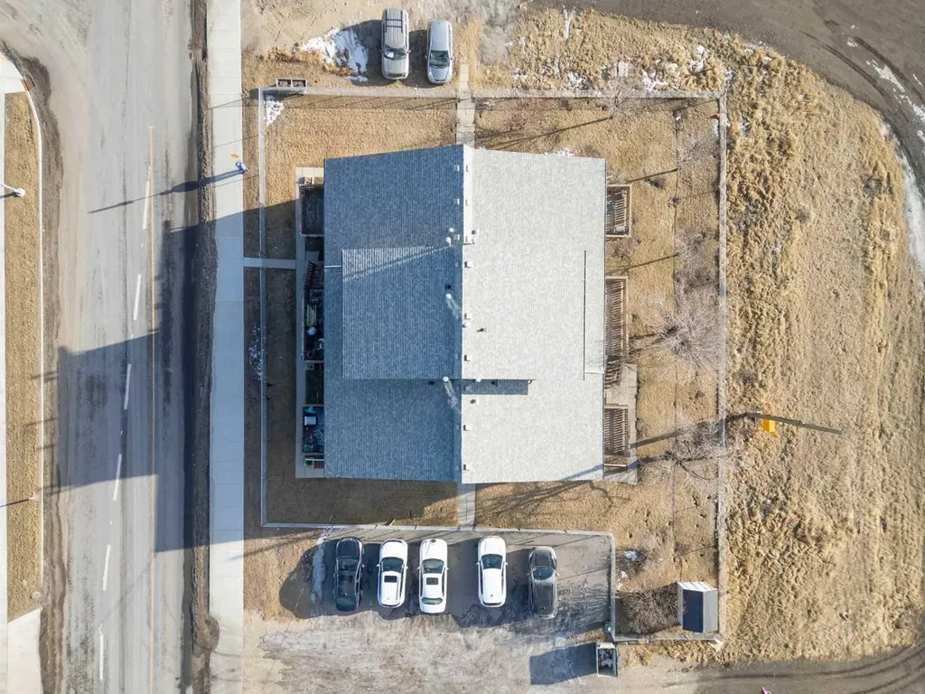 2737 78 Avenue SE Calgary AB T2C 1E8