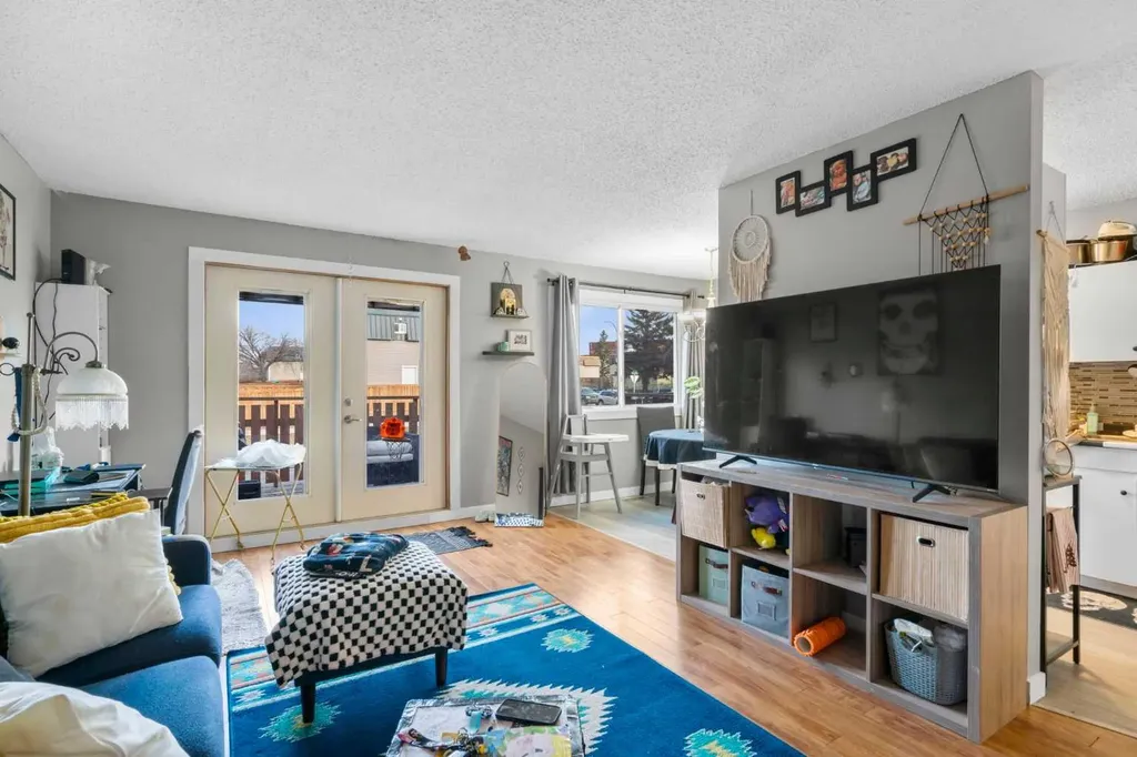 2737 78 Avenue SE Calgary AB T2C 1E8
