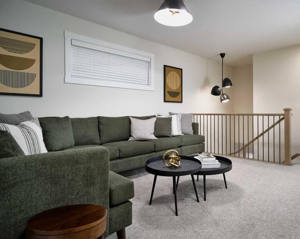 124 Royston Gardens NW Calgary AB T3L0P1