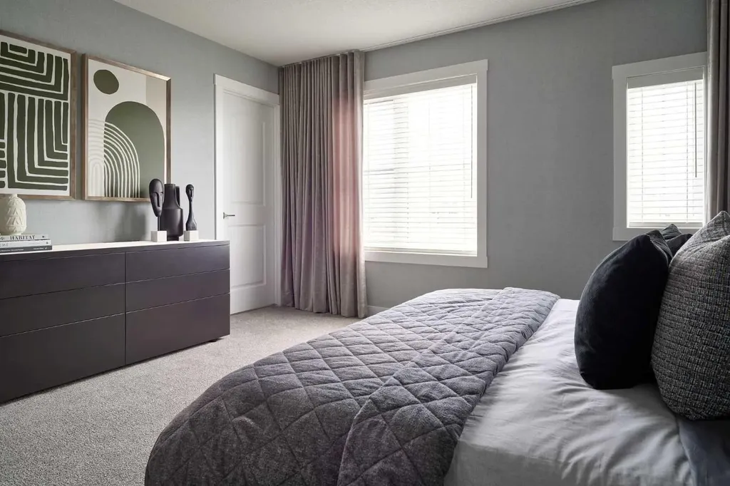 124 Royston Gardens NW Calgary AB T3L0P1